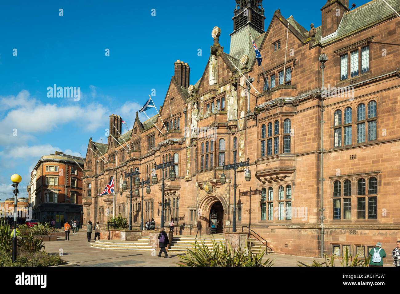 Das Coventry Council House Earl Street Tudor-Gebäude im Stil des II. Weltkulturerbes öffnete 1920 Statuen von Godiva, Leofric und Justiz um den Eingang Stockfoto