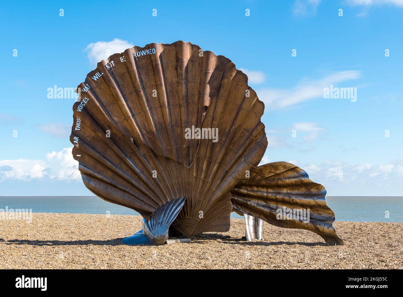 Maggi Hamblings Scallop-Skulptur am Strand von Aldeburgh, suffolk 2022 Stockfoto