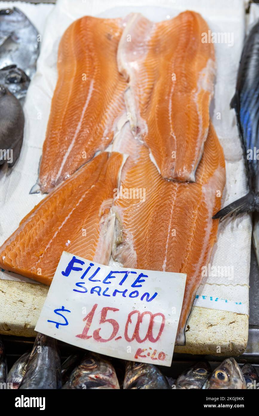 Lachsfilet auf dem Central Market (Mercado Central) in Santiago de Chile Stockfoto