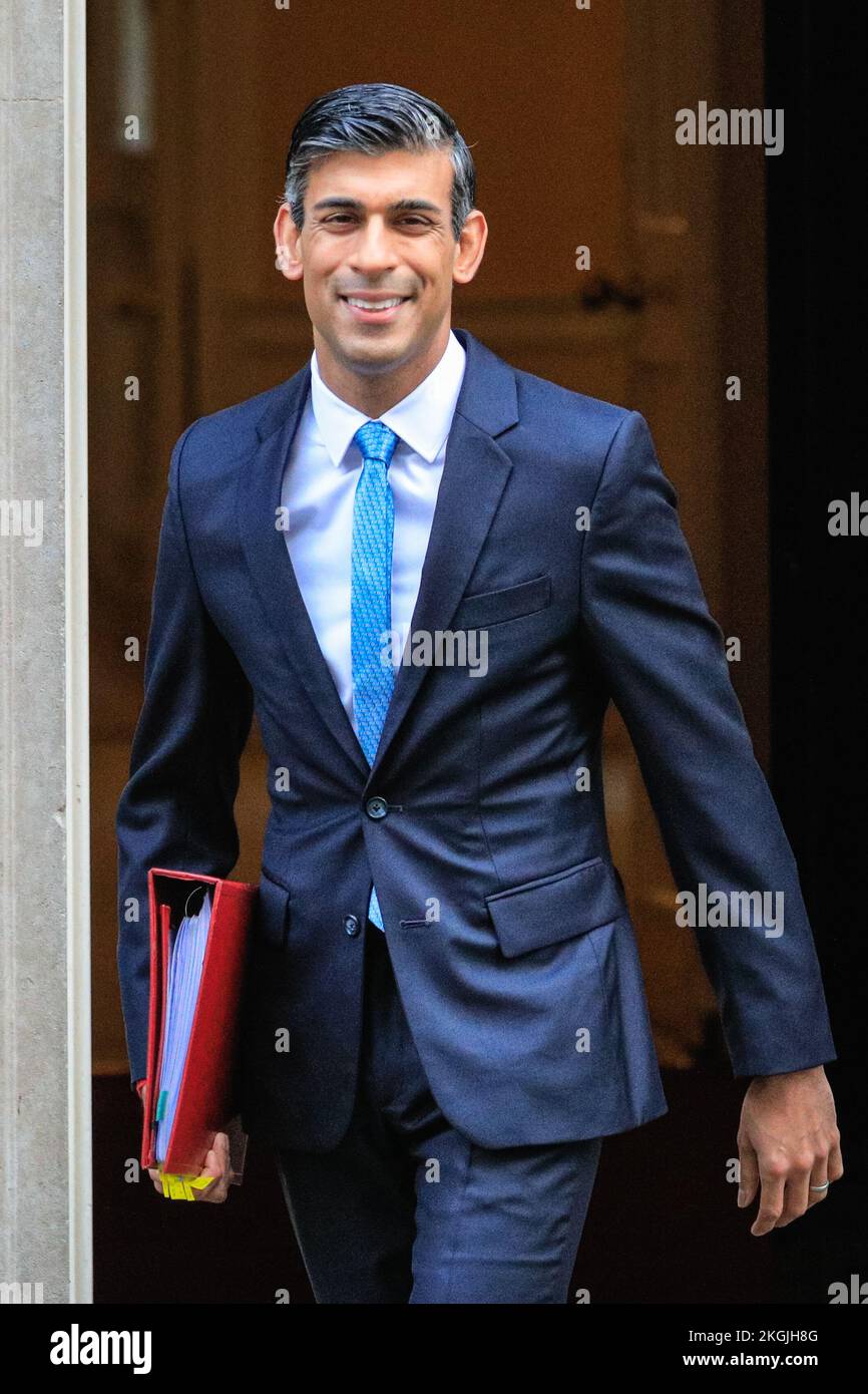 Downing Street, London, 23.. November 2022. Rishi Sunak, Abgeordneter des britischen Premierministers, verlässt die Downing Street 10, um Fragen des Premierministers vor dem Parlament zu beantworten. Kredit: Imageplotter/Alamy Live News Stockfoto