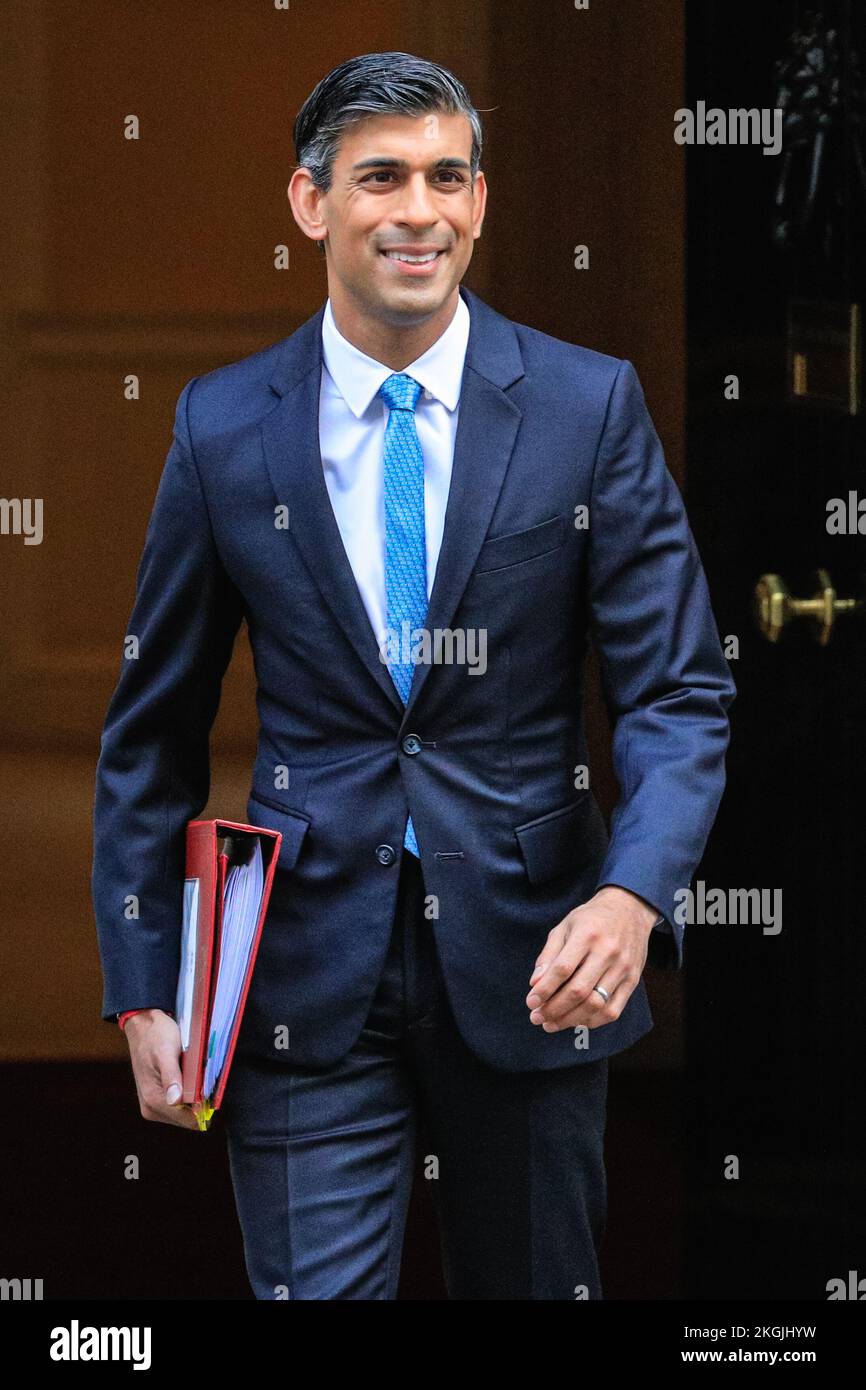 Downing Street, London, 23.. November 2022. Rishi Sunak, Abgeordneter des britischen Premierministers, verlässt die Downing Street 10, um Fragen des Premierministers vor dem Parlament zu beantworten. Kredit: Imageplotter/Alamy Live News Stockfoto