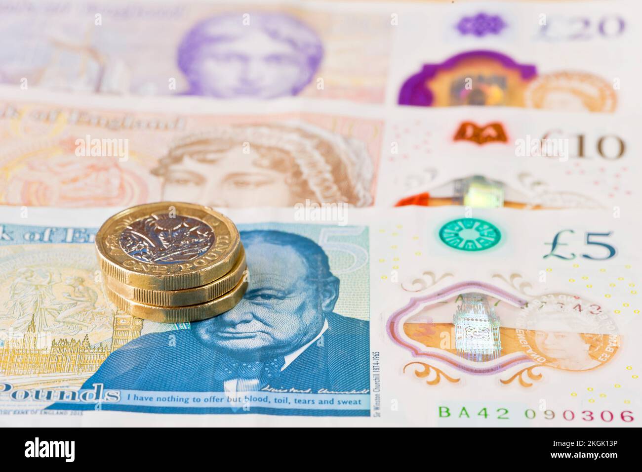 Pfund Sterling Bargeld auf einem Tisch Stockfoto