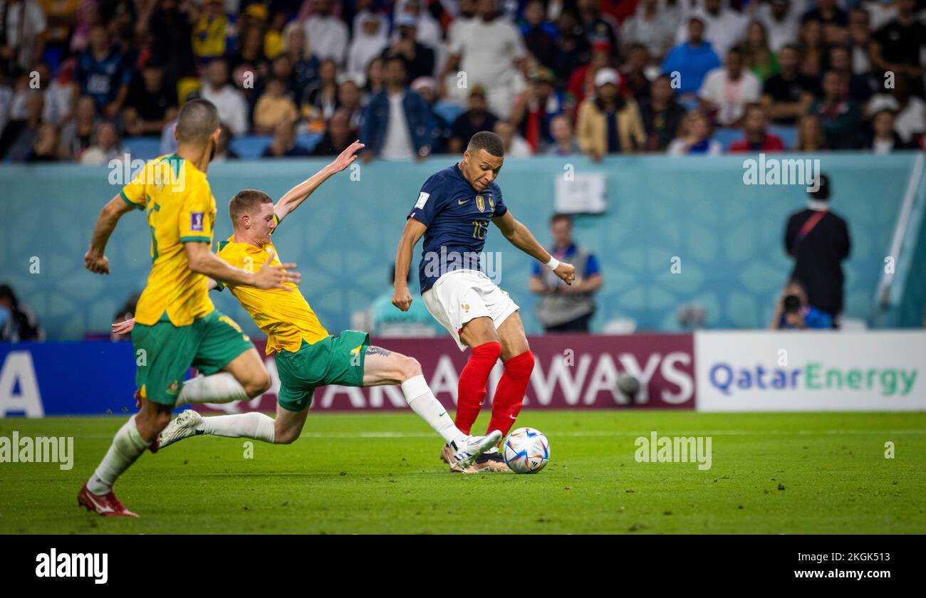 Doha, Katar. 22.. November 2022. Kylian Mbappe (FRA), Kye Rowles (AUS) Frankreich - Australien Weltmeisterschaft 2022 in Katar 22.11.2022 Kredit: Moritz Müller Copyr Stockfoto