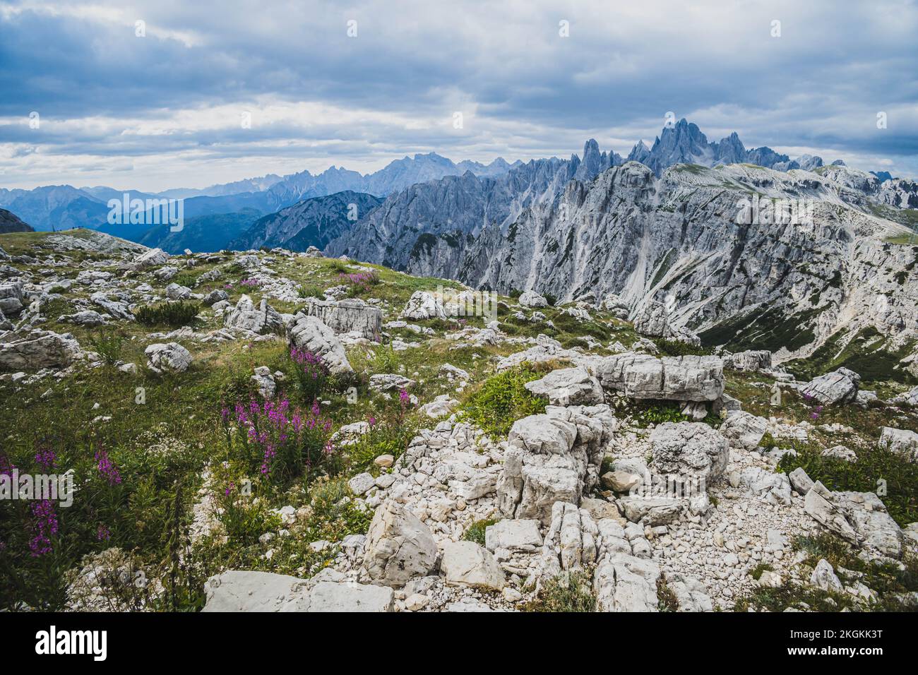 Eine wunderschöne Landschaft mit berühmten Bergen in den Sexten Dolomiten Stockfoto