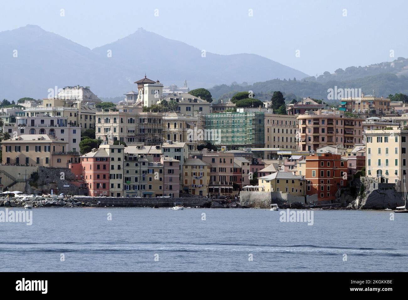 Das wunderschöne Dorf Boccadasse in Genua mit Blick vom Meer Stockfoto