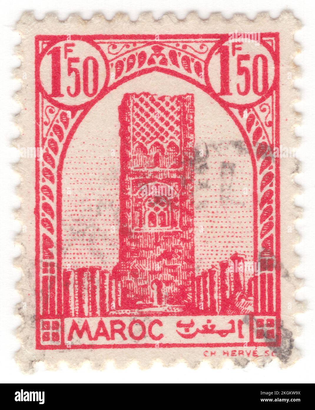 FRANZÖSISCH-MAROKKO - 1943: Eine rote Briefmarke von 1,50 Francs mit dem Turm von Hassan in Rabat, marokkanisches Wahrzeichen. Hassan Tower oder Tour Hassan ist das Minarett einer unvollständigen Moschee in Rabat, Marokko. Es wurde von Abu Yusuf Yaqub al-Mansur in Auftrag gegeben, dem dritten Kalifen des Almohad-Kalifats, gegen Ende des 12.. Jahrhunderts. Der Turm sollte das größte Minarett der Welt sein, und die Moschee wäre, wenn sie fertiggestellt wäre, die größte in der westlichen muslimischen Welt gewesen. Als al-Mansur 1199 starb, hörte der Bau der Moschee auf Stockfoto