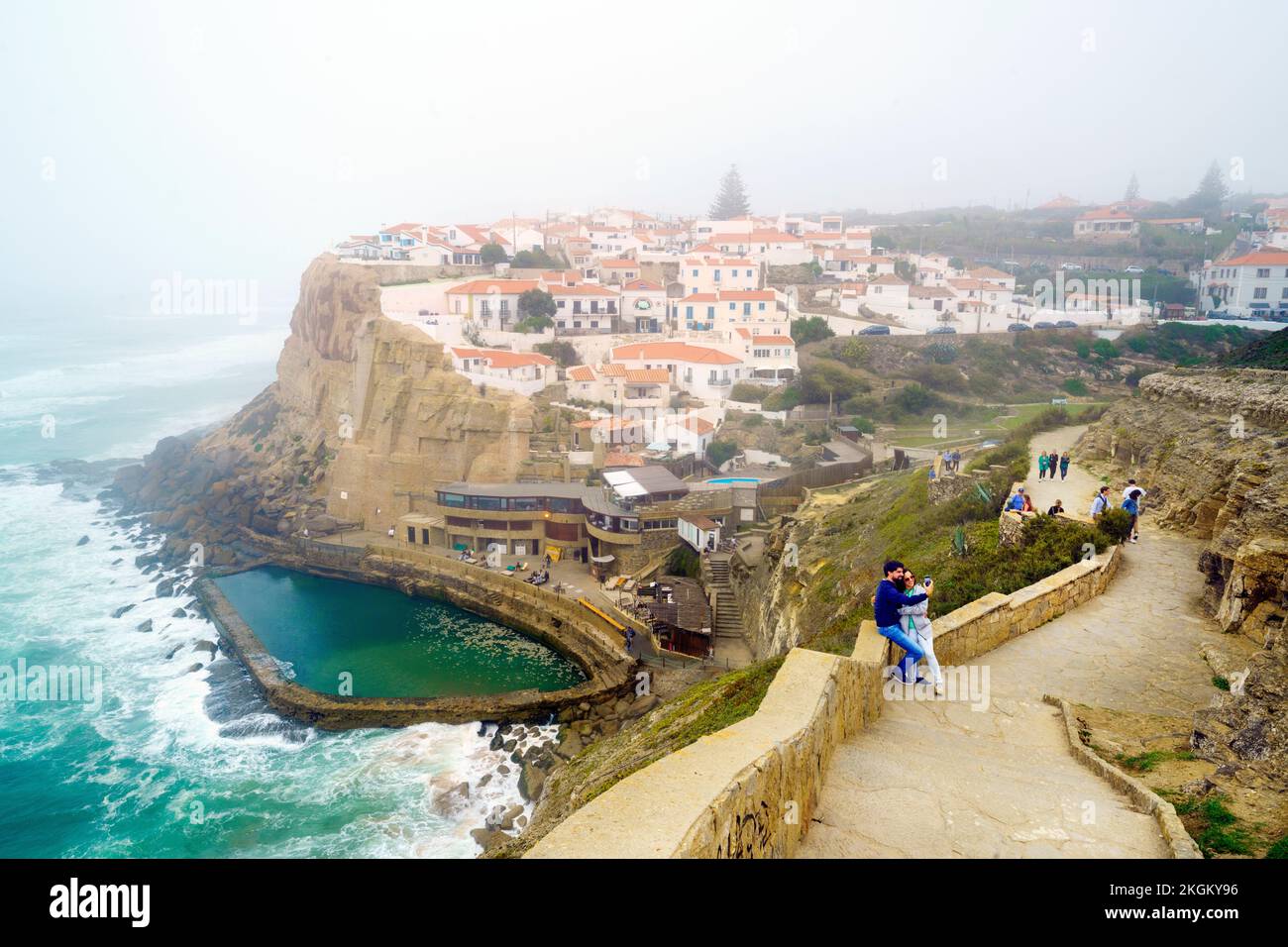 Nebeliger Tag in der Küstenstadt Lissabon, Portugal, Europa Stockfoto