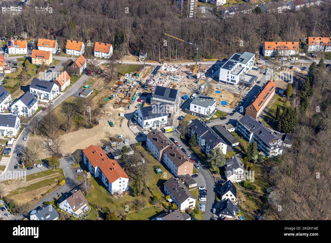 Luftaufnahme, Wohnsiedlung zum Müggenberg Ecke Scharnhorststraße mit Baustelle und Neubau in Neheim, Arnsberg, Sauerland, Nordrhein Stockfoto