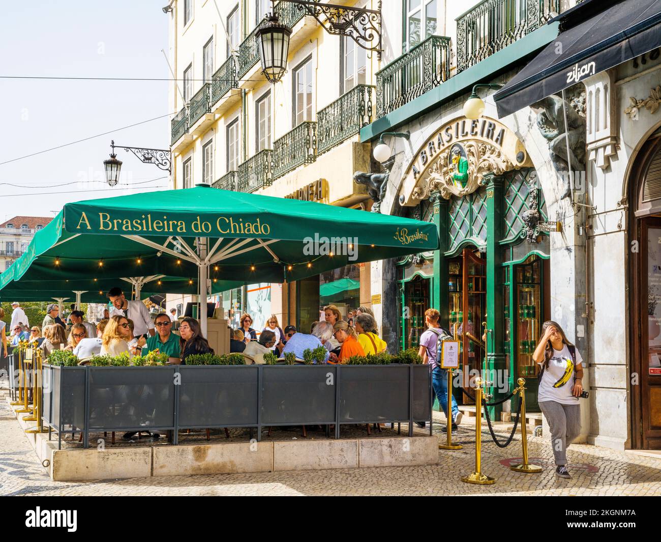 Chiado Brasileira do Chiado, historisches Wahrzeichen Lissabon, Portugal ...