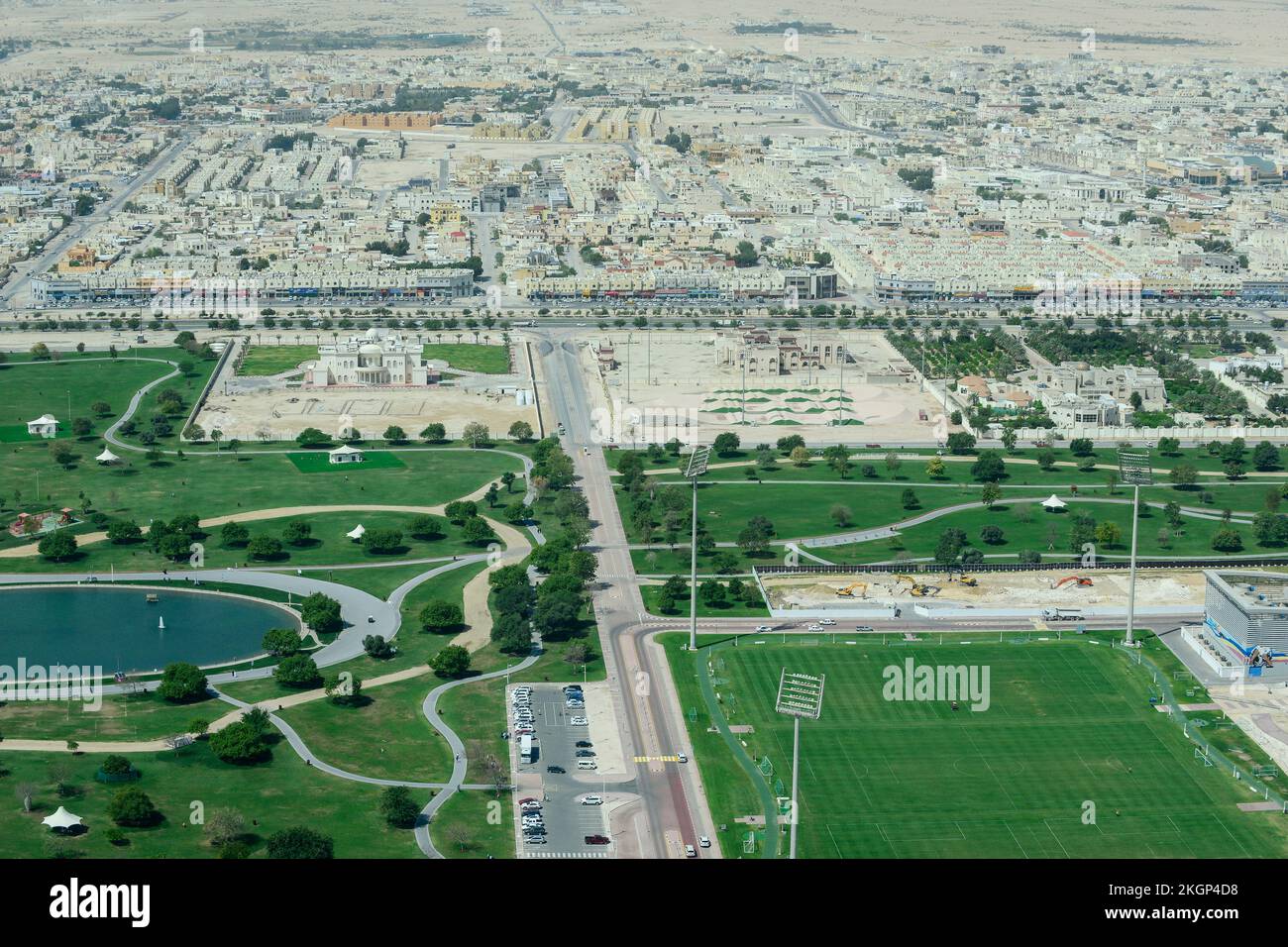 KATAR, Doha, Aspire Sportpark im Khalifa International Stadium für die FIFA Weltmeisterschaft 2022, erbaut von Wanderarbeitern / KATAR, Doha, Aspire Sportpark am Khalifa International Stadium für die FIFA Fussballweltmeisterschaft 2022, gebaut von Gastarbeiter Stockfoto