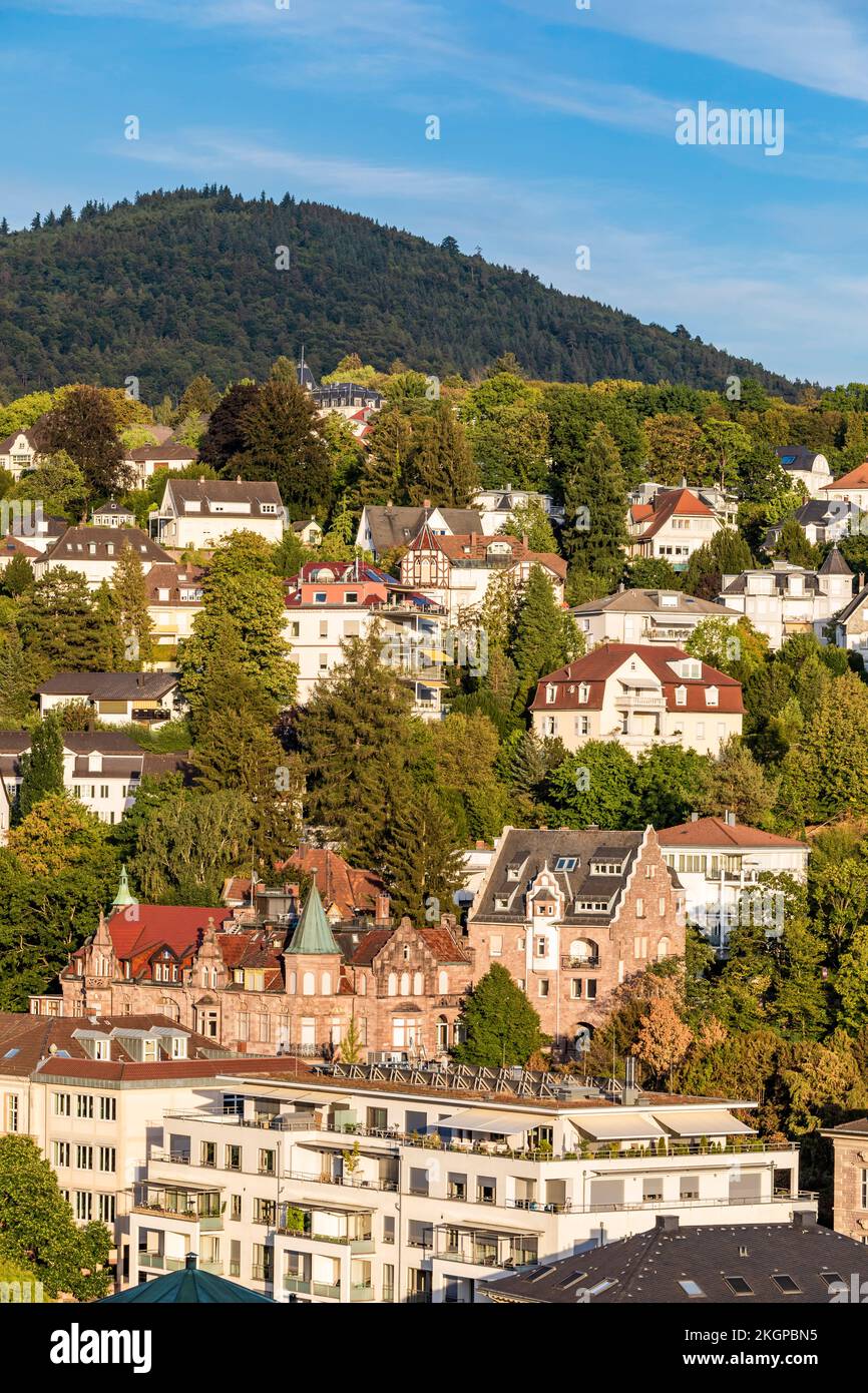Deutschland, Baden-Wurttemberg, Baden-Baden, Häuser und Villen der Stadt am Hang im Schwarzwald Stockfoto