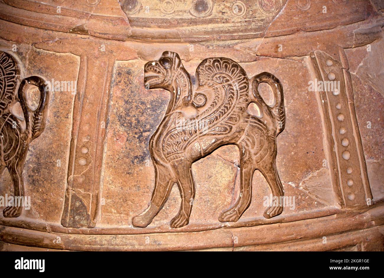 Ein Greif, in eine Urne in der alten Stadt Knosses gehauen. Griffins waren wichtige mythologische Kreaturen in Griechenland und in der minoischen Kultur. Stockfoto
