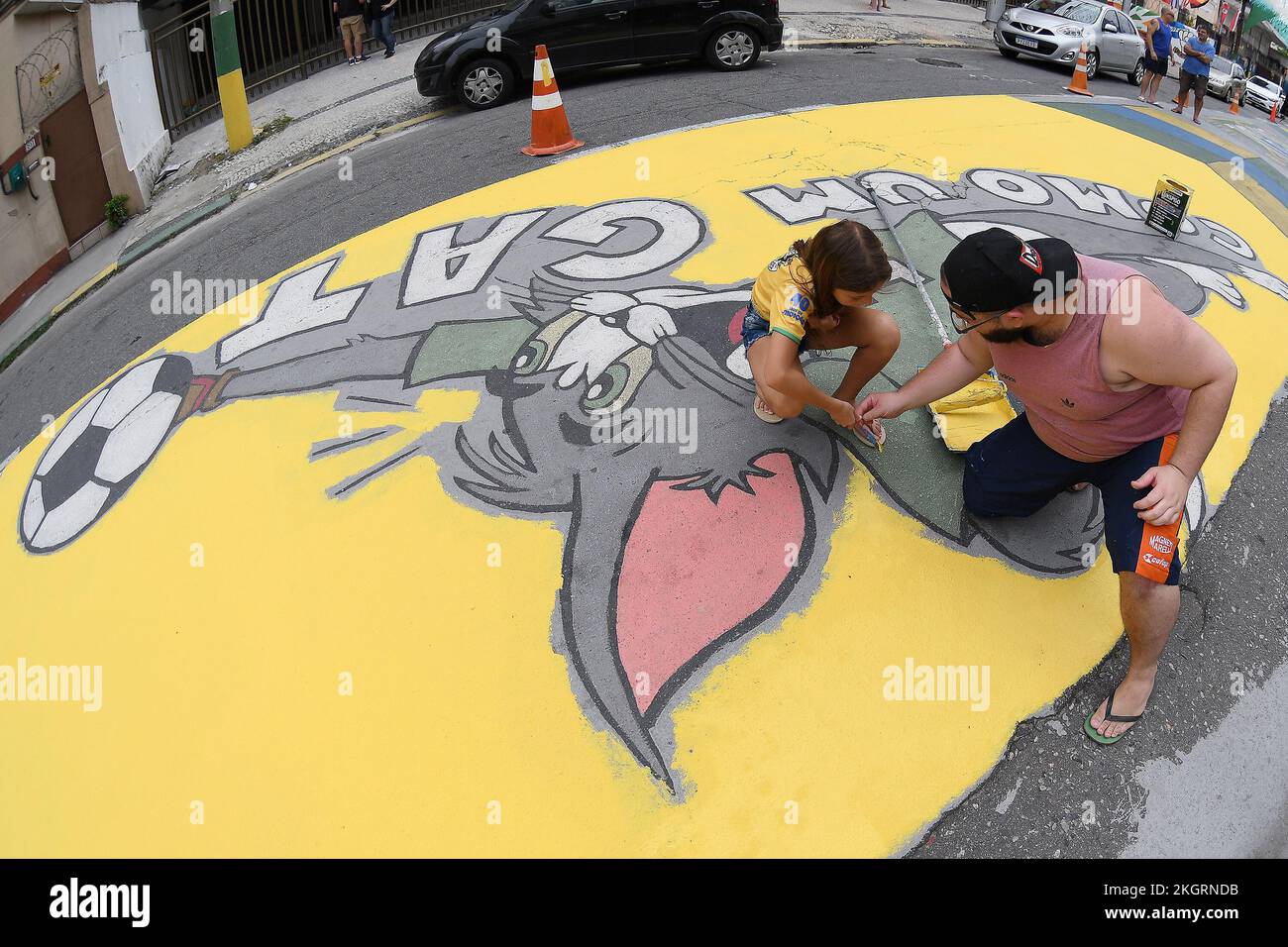 Rio de Janeiro, Brasilien, 23. November 2022. Rua Pereira Nunes, von den Einheimischen bemalt und dekoriert, für die Katar-Weltmeisterschaft 2022 Stockfoto