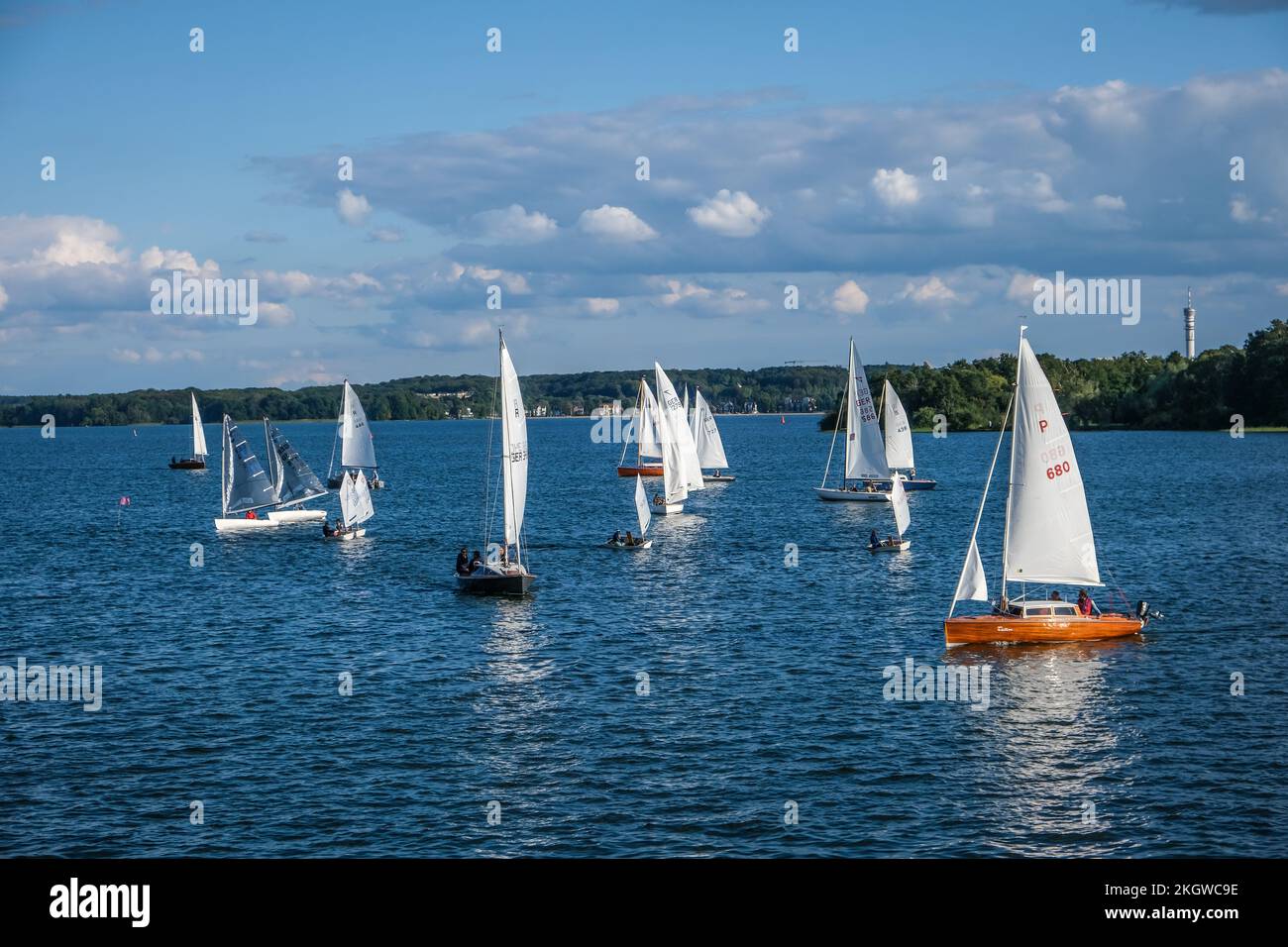 Schwerin, Mecklenburg-Vorpommern, Deutschland - die Segelboote auf dem Schweriner See. Stockfoto