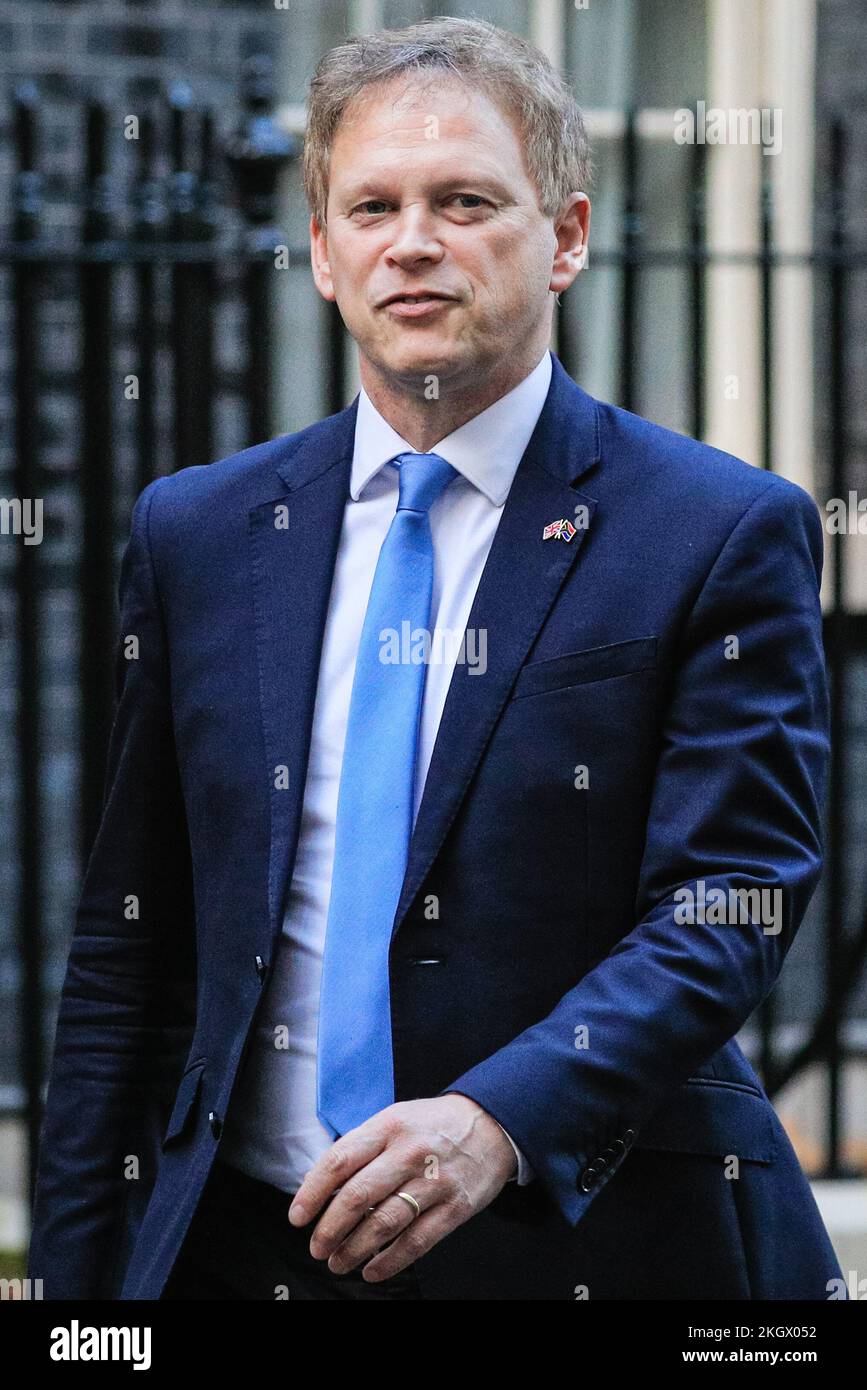 Westminster, London, Großbritannien. 23.. November 2022. Grant Shapps, MP, Secretary of State for Business, Energy and Industrial Strategy verlässt die Downing Street 10 nach dem Besuch des südafrikanischen Präsidenten Cyril Ramaphosa. Es wird angenommen, dass Shapps an einem bilateralen Mittagessen und Handelsgesprächen teilgenommen hat. Kredit: Imageplotter/Alamy Live News Stockfoto