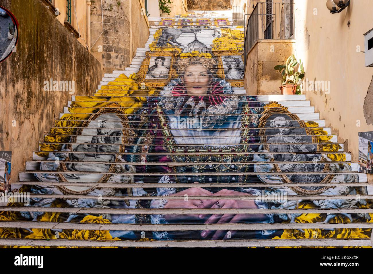 Farbenfrohe Stufen in der Altstadt von Noto, Sizilien, Italien. Stockfoto