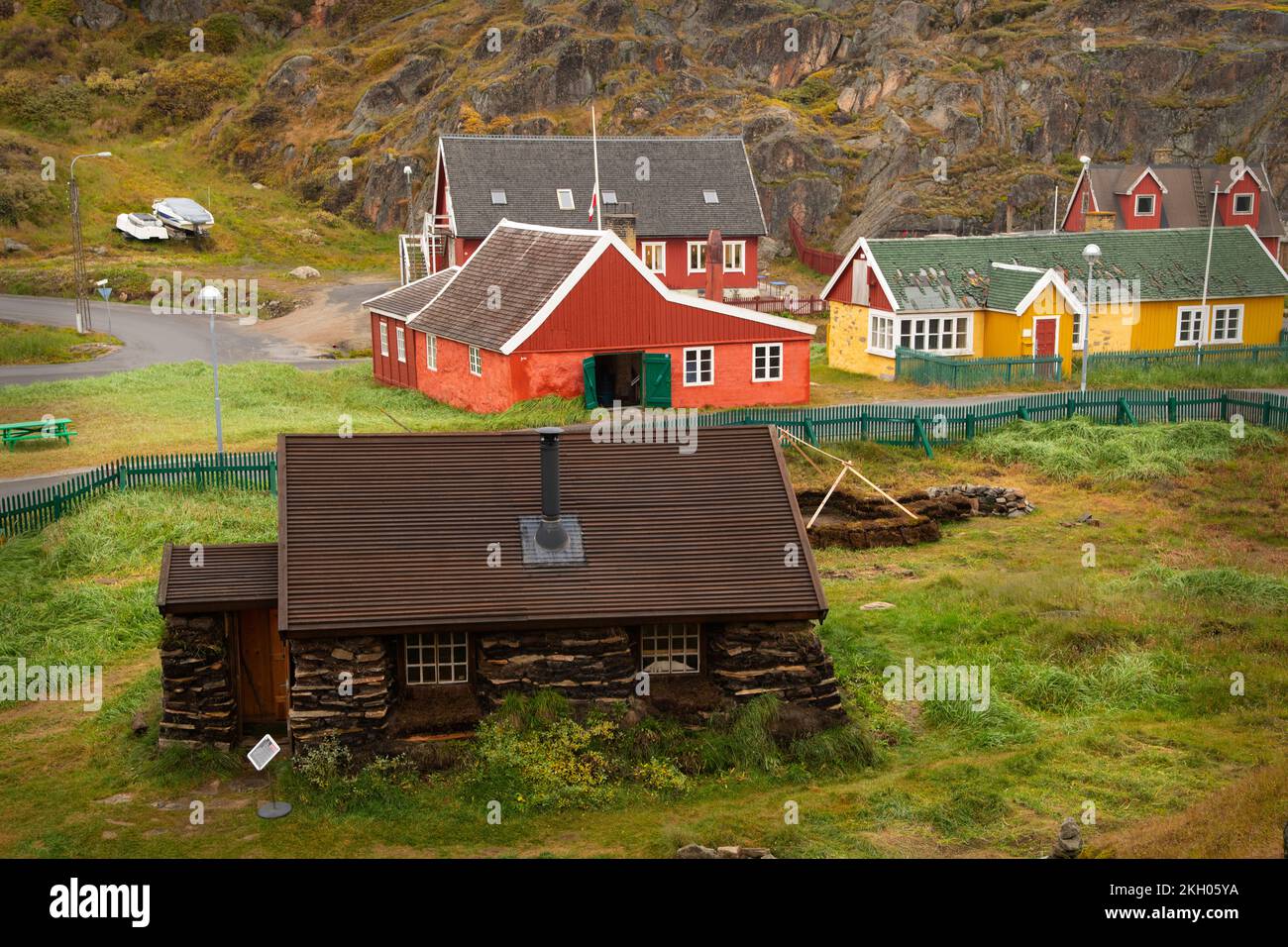 Blick auf die Stadt und die Museumsgebäude, Sisimiut, Grönland Stockfoto