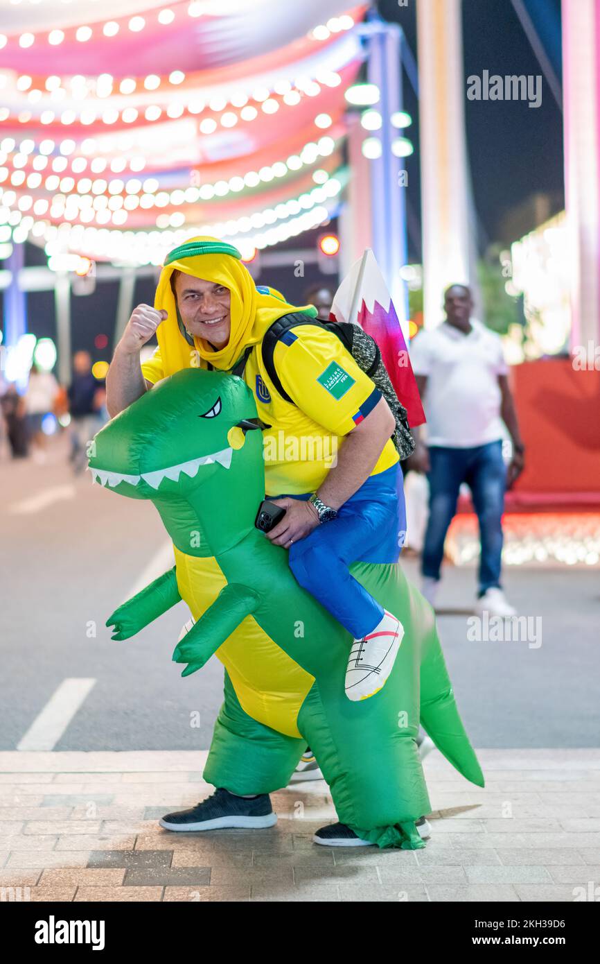 Brasilianische Fans in Katar besuchen die FIFA-Weltmeisterschaft in Katar Stockfoto
