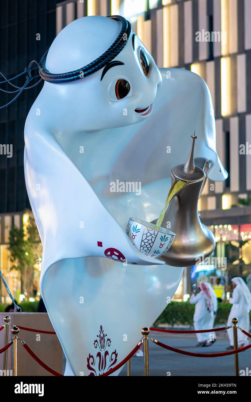 FIFA World Cup 2022 offizielles Maskottchen Laeeb am Lusail Boulevard, Doha, Katar. Stockfoto