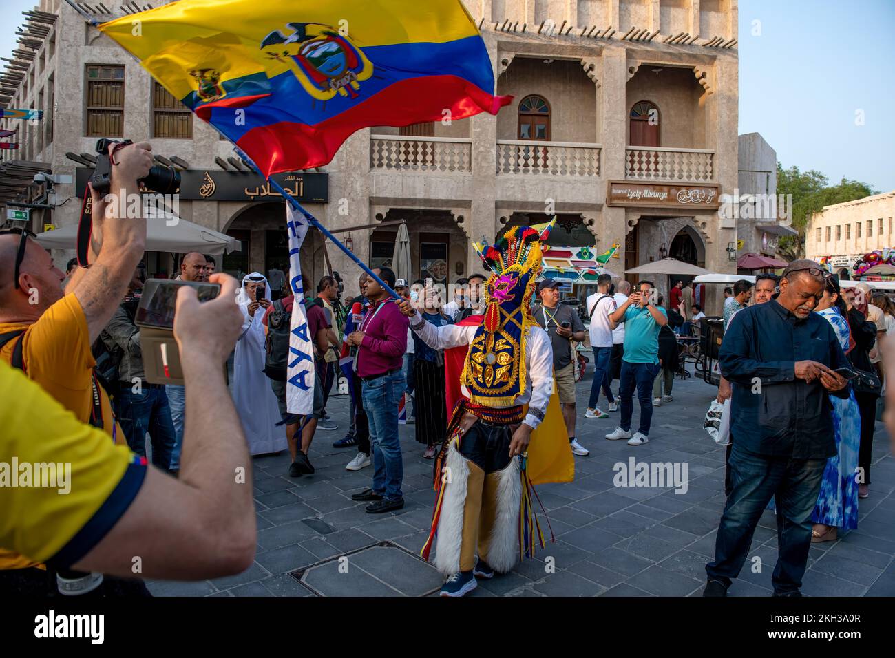 Ecuador-Fans genießen den Souk Waqif Qatar Stockfoto