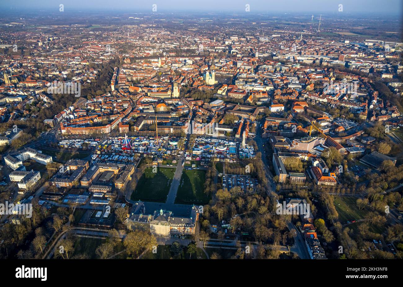 Luftaufnahme, Send - Volksfest, Festplatz auf dem Schlossplatz am Münster, Altstadt und St. Paul's Cathedral, Münster, Münsterland, Stockfoto