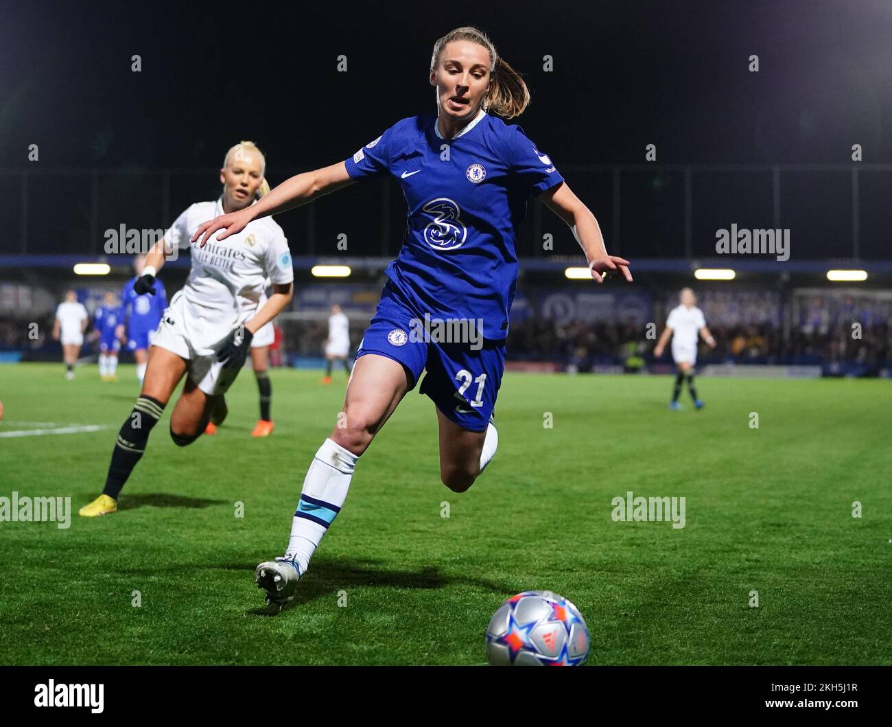 Chelsea's Niamh Charles in Aktion während der UEFA Women's Champiosn League-Gruppe Ein Spiel in Kingsmeadow, London. Bilddatum: Mittwoch, 23. November 2022. Stockfoto