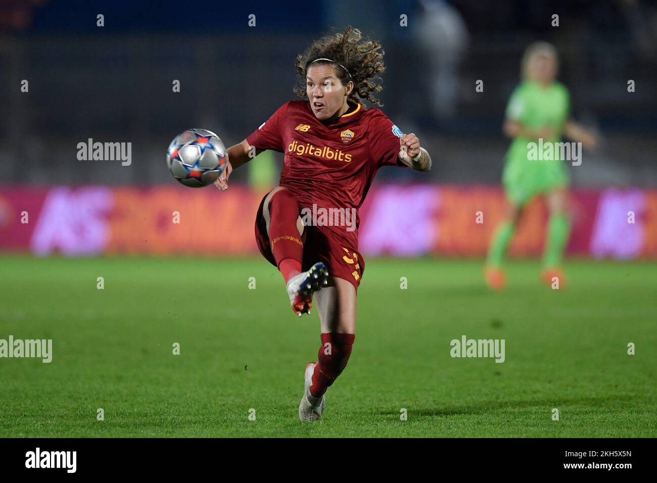 Latina, Italien. 23.. November 2022. Elena Linari von AS Roma während des Fußballspiels der UEFA Champions League der Frauen zwischen AS Roma und der VfL Wolfsburg im Stadion Domenico Francioni in Latina (Italien), 23.. November 2022. Foto Andrea Staccioli/Insidefoto Credit: Insidefoto di andrea staccioli/Alamy Live News Stockfoto