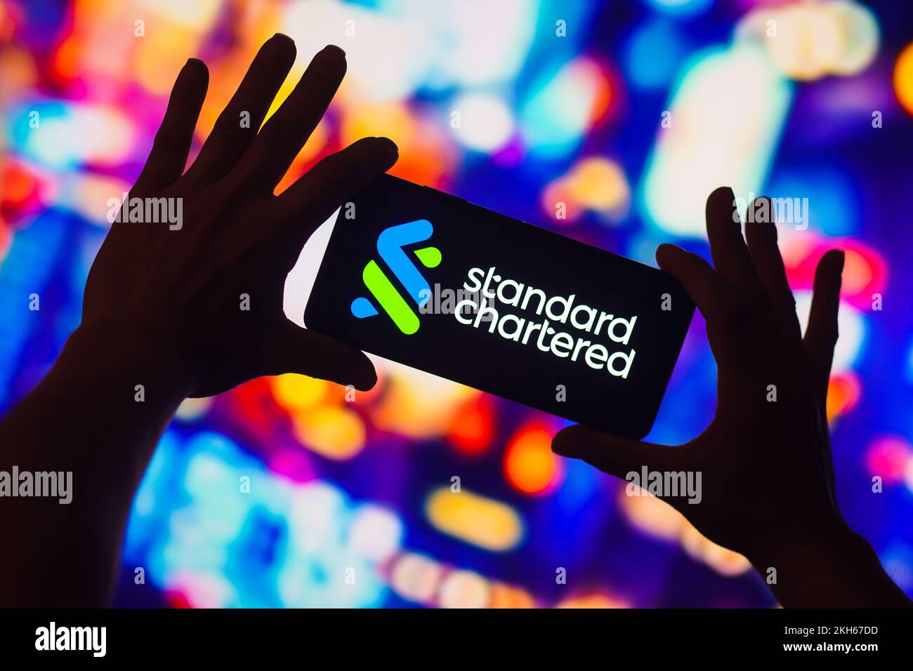 Brasilien. 23.. November 2022. In dieser Abbildung wird das Logo der Standard Chartered Bank auf einem Smartphone-Bildschirm angezeigt. (Kreditbild: © Rafael Henrique/SOPA Bilder über ZUMA Press Wire) Stockfoto