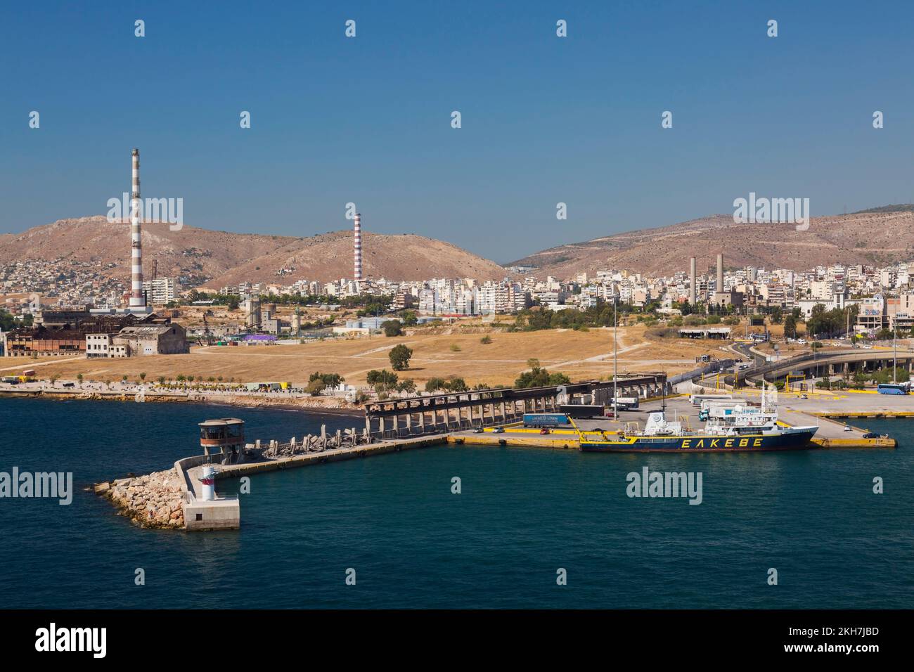 Das Handelsschiff Eakebe legte im Hafen von Piräus, Athen, Griechenland, an. Stockfoto