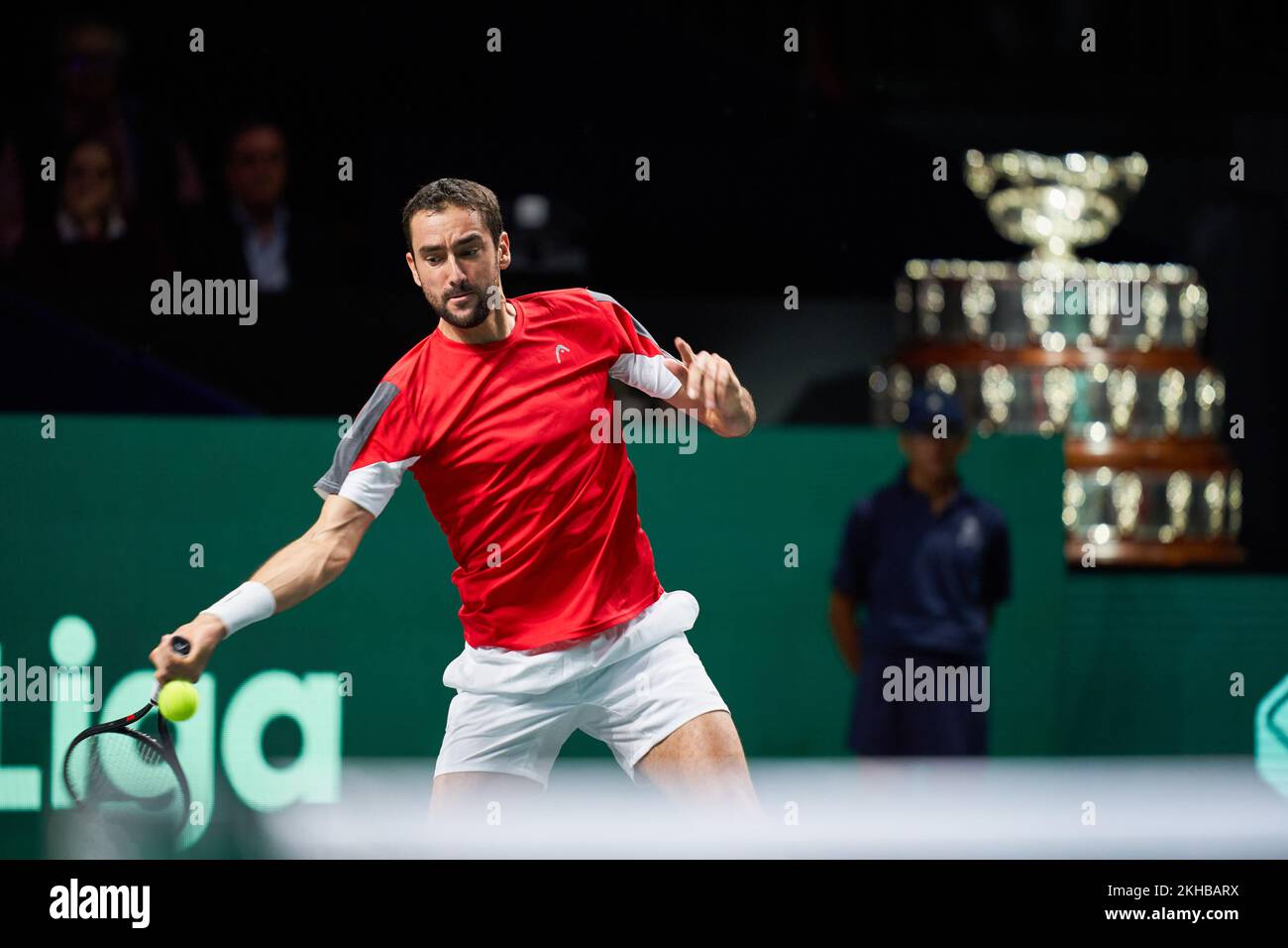 Malaga, Spanien. 23.. November 2022. Marin Cilic von Kroatien in Aktion während des Davis-Pokals von Rakuten Final 8 gegen Pablo Carreno Busta von Spanien im Palacio de Deportes José María Martín Carpena. Endstand: Marin Cilic 2:1 Pablo Carreno Busta. Kredit: SOPA Images Limited/Alamy Live News Stockfoto