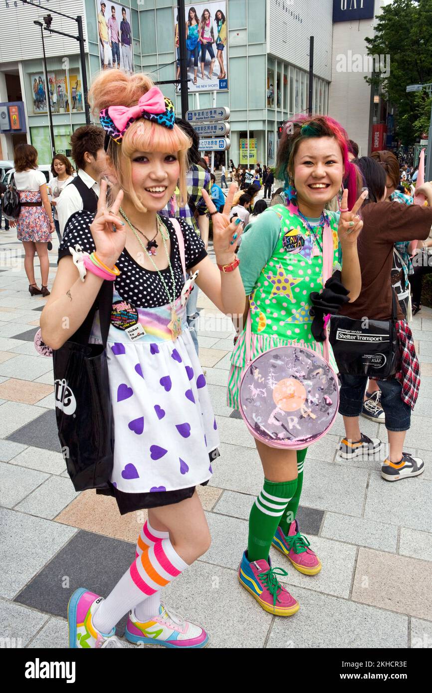 Modische Teenager auf den Straßen von Harajuku, Tokio, Japan Stockfoto