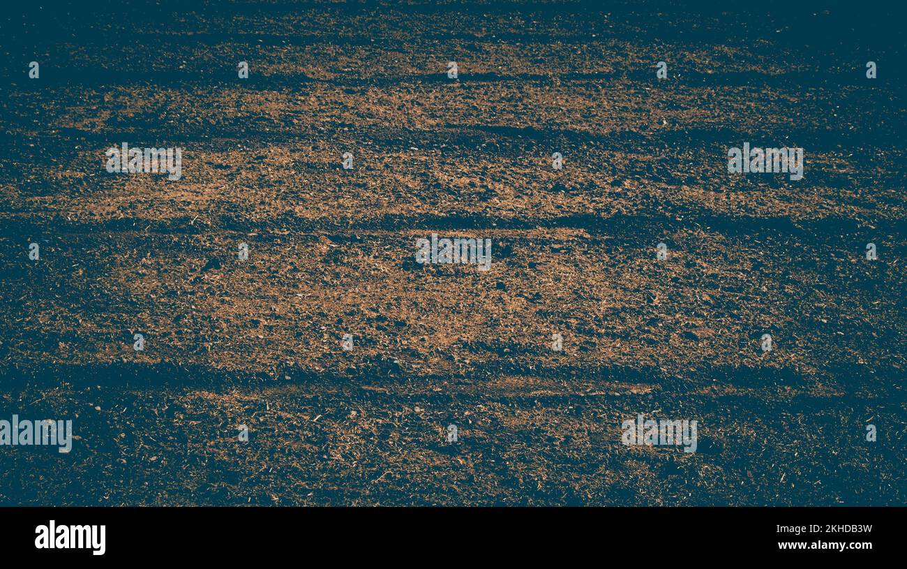 Gepflügte Feld mit Spuren im Frühjahr zu sehen Stockfoto