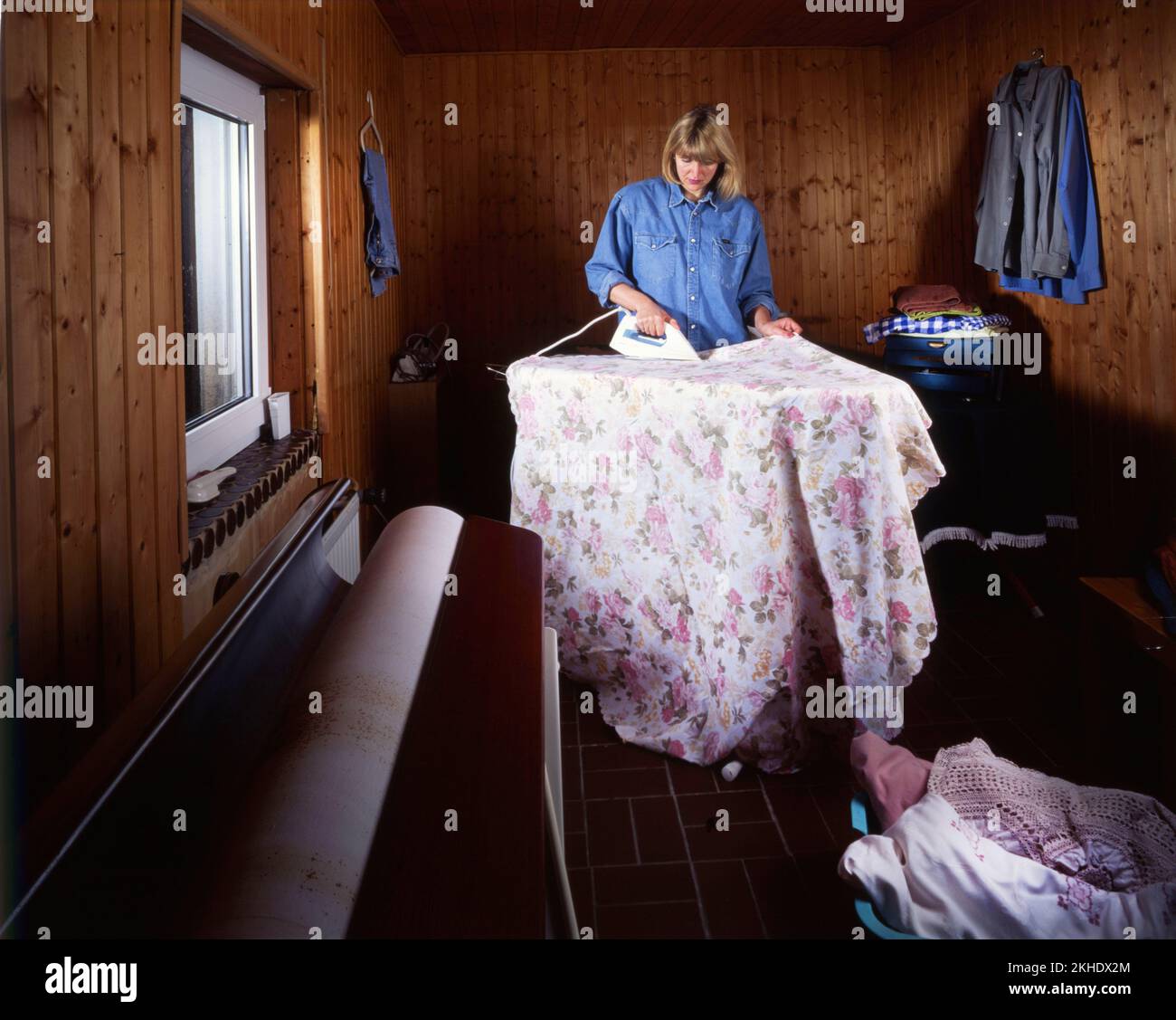 Die Hausarbeit einer Hausfrau, hier am 01.02.1995. In Iserlohn, ist auch zu jeder Zeit eine anspruchsvolle Tätigkeit, Deutschland, Europa Stockfoto