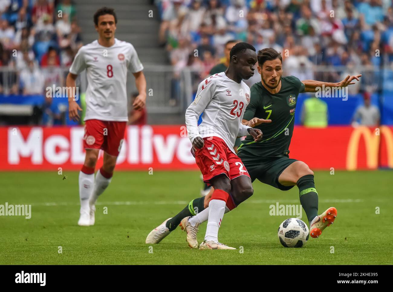 Samara, Russland – 21. Juni 2018. Die dänische Fußballnationalmannschaft Pione Sisto gegen den australischen Stürmer Mathew Leckie während der FIFA-Weltmeisterschaft 2018 m. Stockfoto