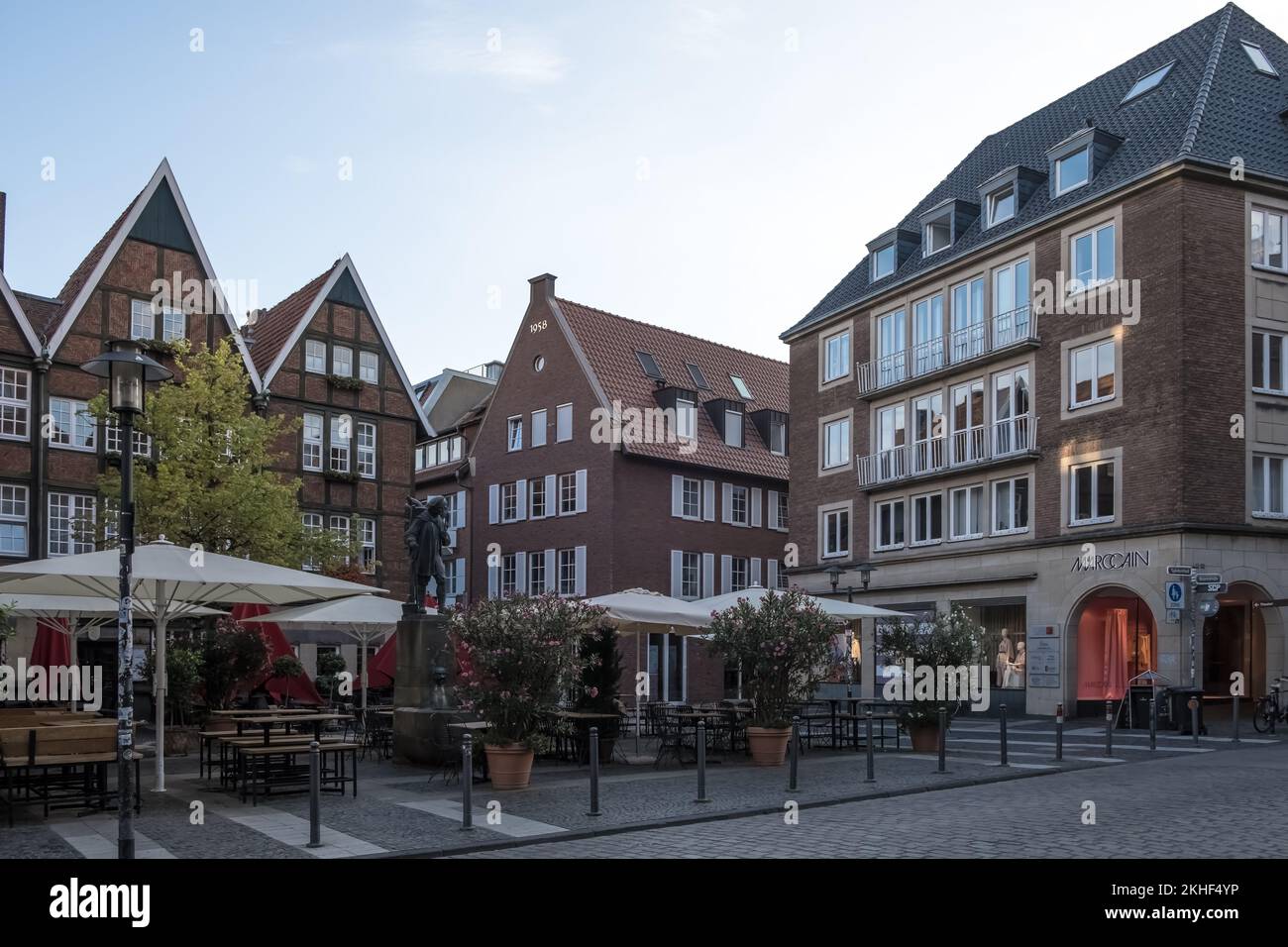 Architektonische Details des Spiekerhof, einer Einkaufsstraße in der Altstadt der Stadt Münster entlang einer mittelalterlichen Handelsstraße Stockfoto