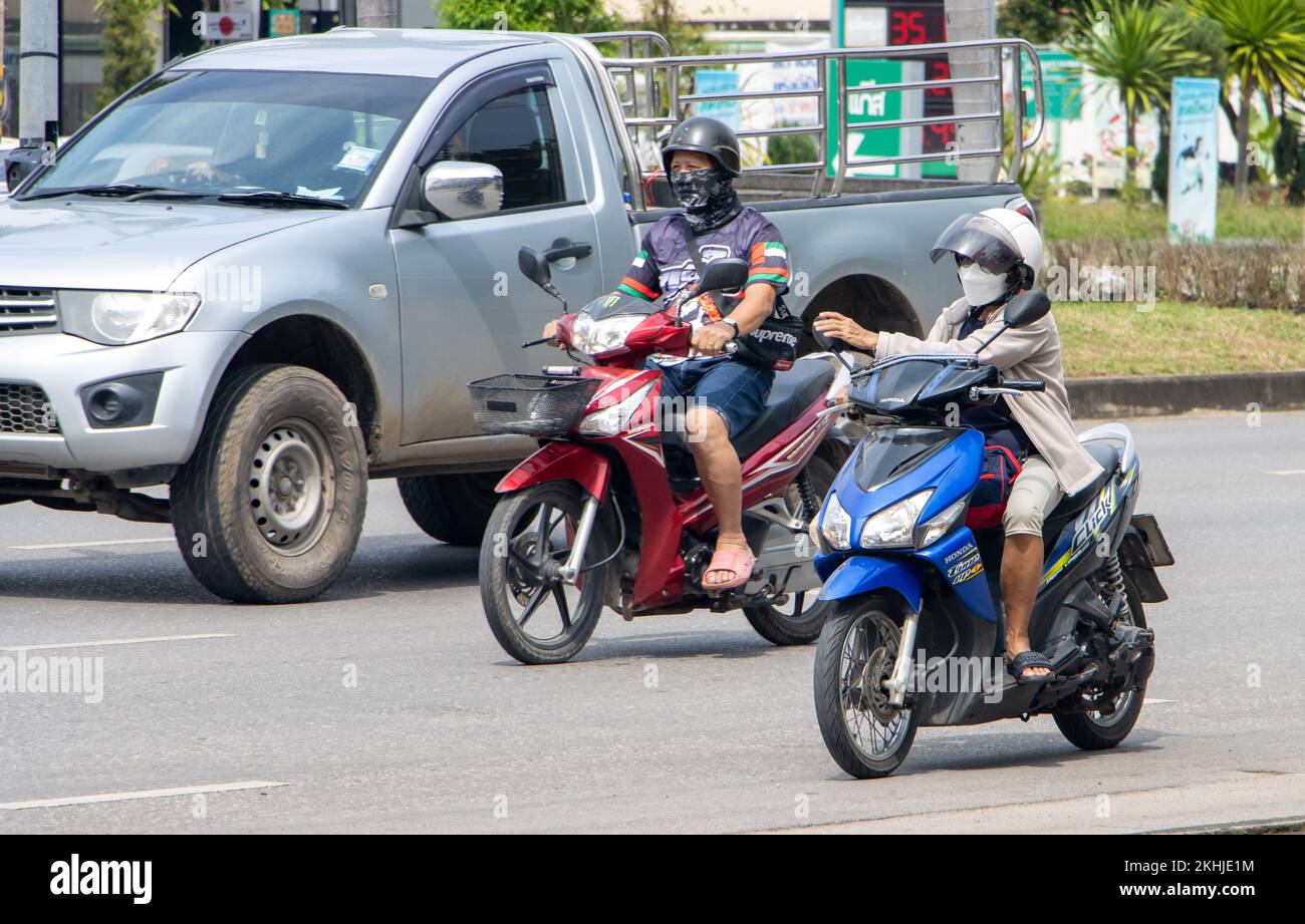 RATCHABURI, THAILAND, NOVEMBER 16 2022, Verkehr auf der Straße Stockfoto