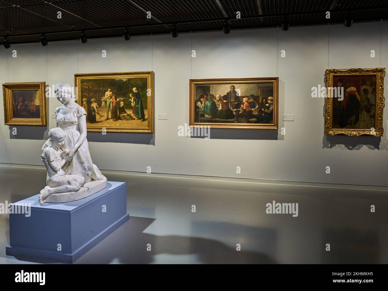 Brüssel, Beigium - 6. September 2018: Der Fin-De-Siecle-Sektor des Königlichen Museums der Schönen Künste, mit der Gebetskulptur von G:Charlier Stockfoto
