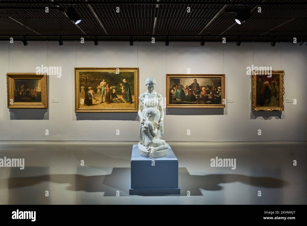 Brüssel, Beigium - 6. September 2018: Der Fin-De-Siecle-Sektor des Königlichen Museums der Schönen Künste, mit der Gebetskulptur von G:Charlier Stockfoto