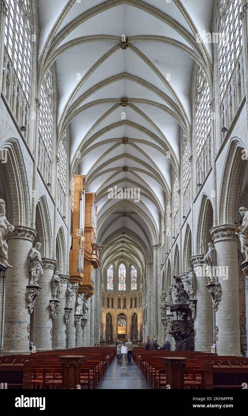 Brüssel, Beigium - 5. September 2018: Das Schiff der Heiligen Michael und der Kathedrale von Gudule Stockfoto