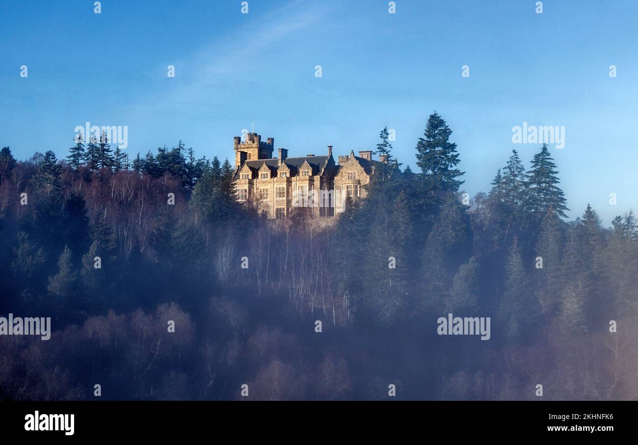Carbisdale Castle Invershin Schottland, erbaut für die Herzogin von Sutherland auf einem Hügel mit Blick auf den Kyle Stockfoto