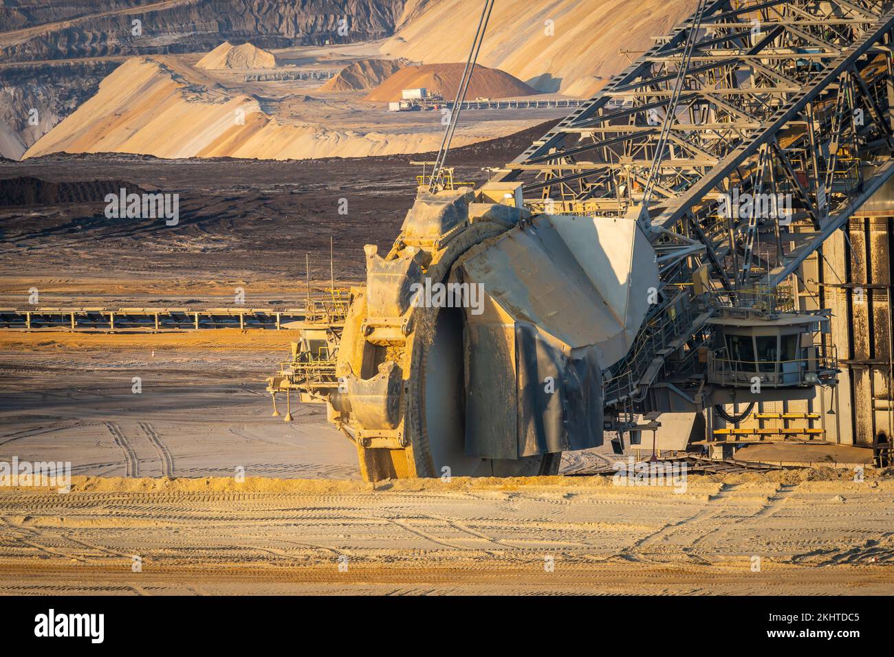 Löffelbagger im deutschen Braunkohlebergwerk Stockfoto