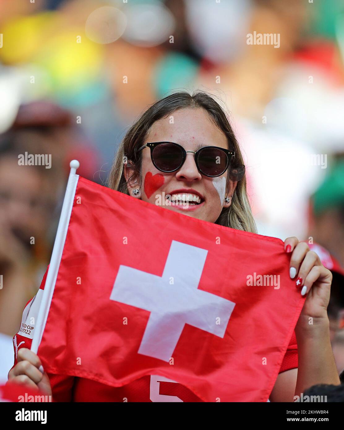 Al-Wakrah, Katar. 24.. November 2022; Al Janoub Stadium, Al Wakrah, Katar; FIFA Fußball-Weltmeisterschaft, Schweiz gegen Kamerun; Fans der Schweiz Credit: Action Plus Sports Images/Alamy Live News Stockfoto