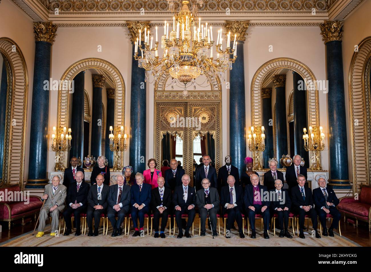 (Hintere Reihe, von links nach rechts) Dr. Venki Ramakrishnan, Professor Margaret Macmillan, Professor Dame Elizabeth Anionwu, Professor Sir Magdi Yacoub, der RT Hon Lord Darzi von Debham, Sir David Adjaye, Baroness Benjamin, Sir Paul Nurse und die RT Hon Lord Janvrin und (vordere Reihe, von links nach rechts) David Hockney Die RT Hon Jean Chretien, Sir Timothy Berners-Lee, Sir David Attenborough, Sir Tom Stoppard, Lord Foster von Thames Bank, König Charles III., Professor Sir Roger Penrose, Lord Rothschild, der Rev und RT Hon Lord Eames, Lord Rees von Ludlow und Neil MacGregor, Posieren Sie für ein Gruppenfoto bei einem Mittagessen Stockfoto