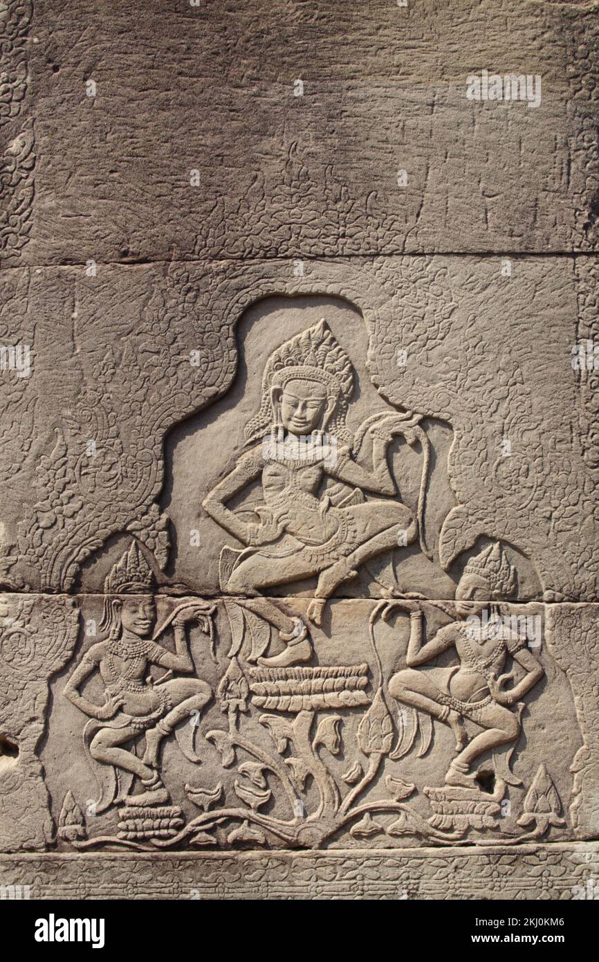 Tanzende Asaras (Bas Relief), Bayon-Tempel, Angkor Thom, Siem Reap, Kambodscha. Stockfoto