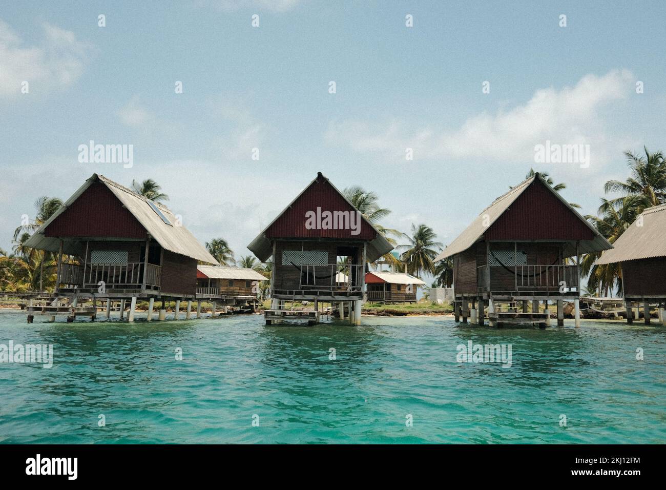 Überwasser-Bungalow in San Blas, Panama Stockfoto