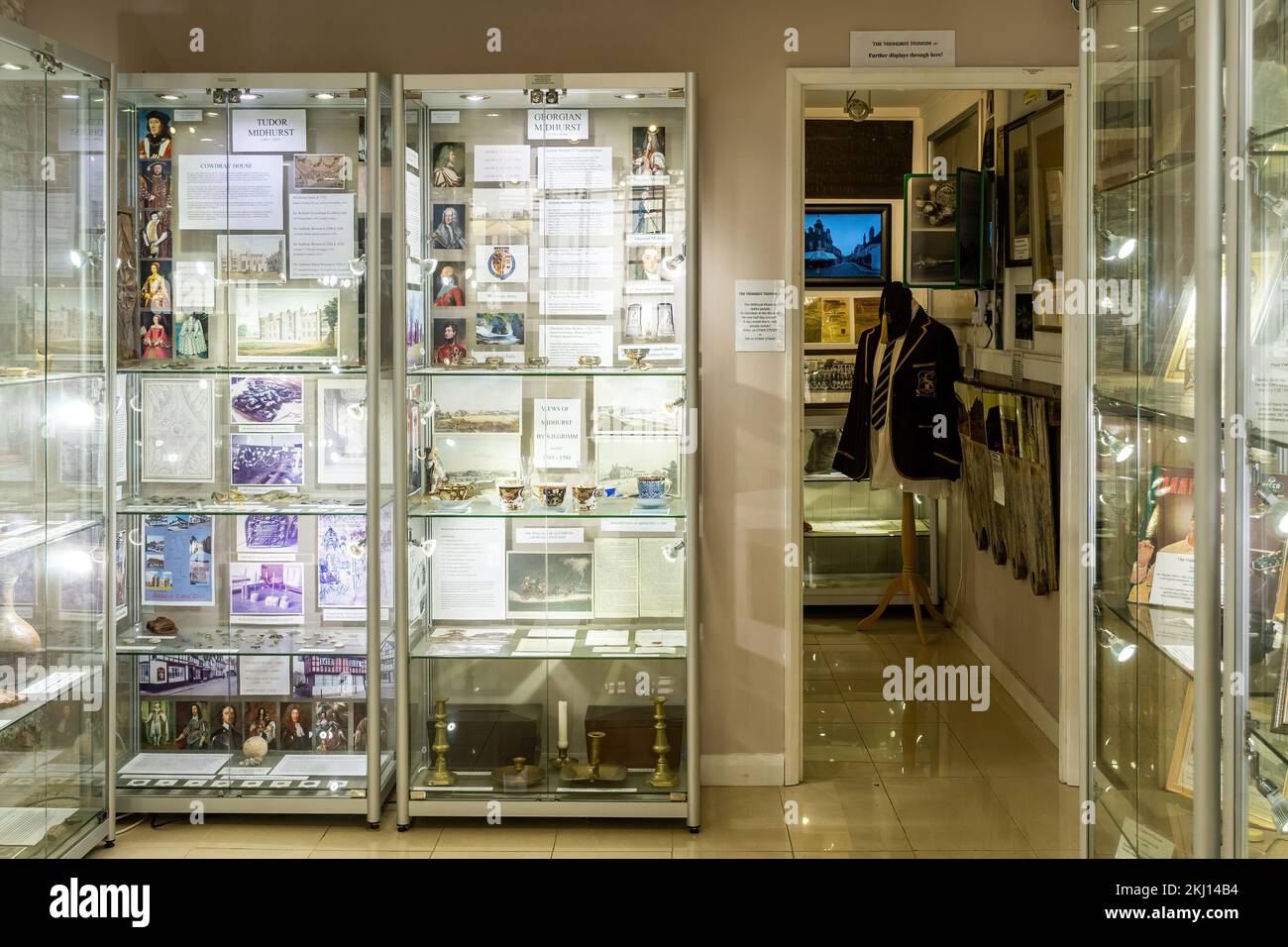 Das Midhurst Museum, eine Besucherattraktion auf dem ehemaligen Knock100 Market in Midhurst Town, West Sussex, England, Großbritannien. Ausstellungen im Museum Stockfoto