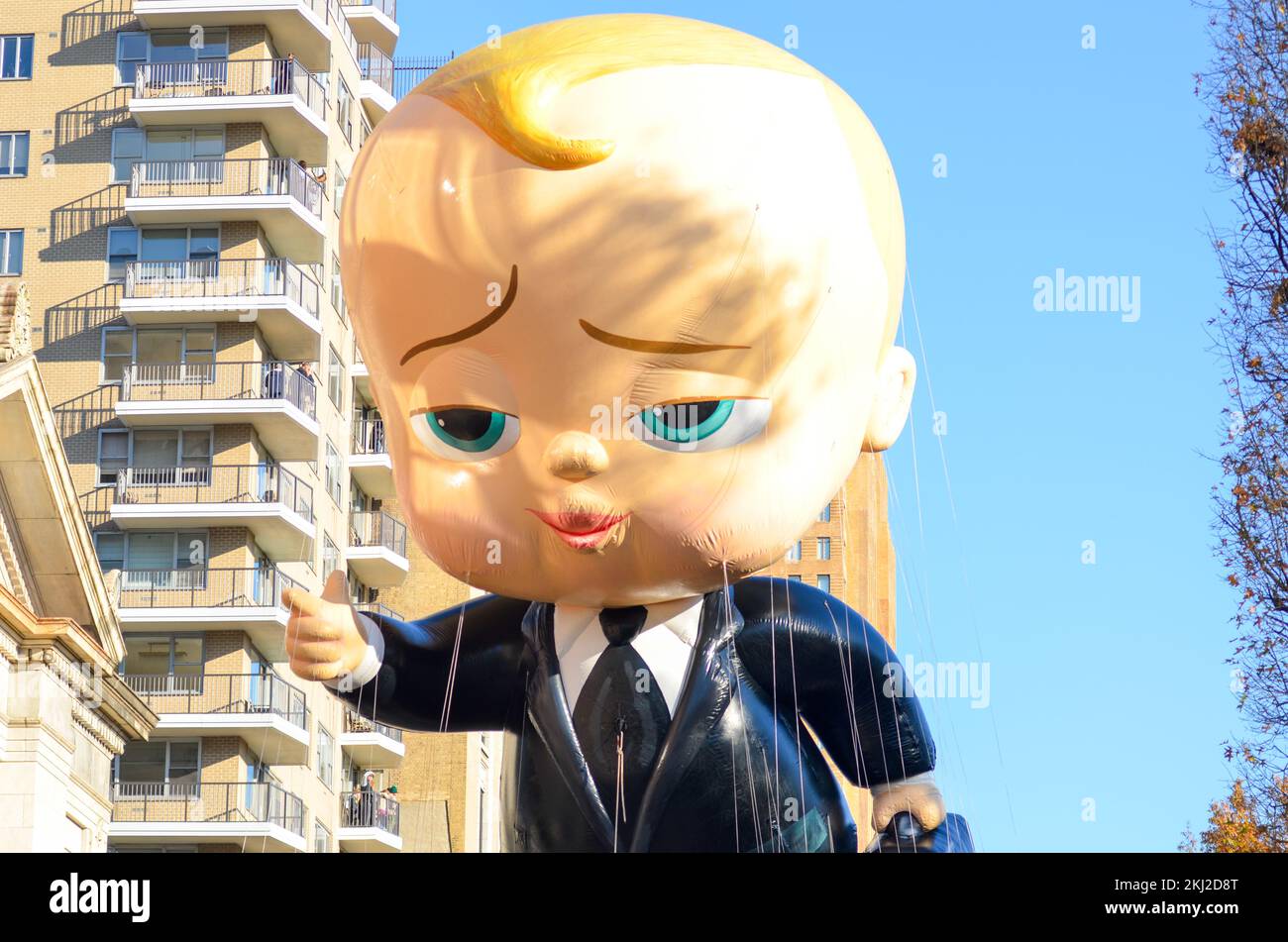 New York City, Usa. 24.. November 2022. Boss Baby bei der jährlichen Macy's Thanksgiving Day Parade entlang der Fifth Avenue in New York City. Kredit: Ryan Rahman/Alamy Live News. Stockfoto