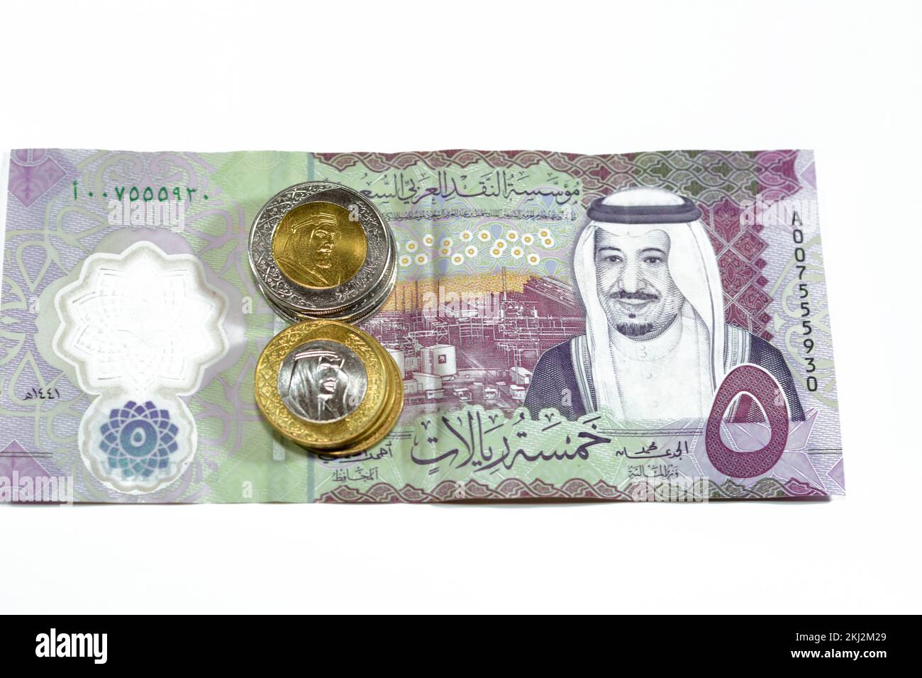 Auf der anderen Seite des neuen Polymers 5 SAR fünf Saudi-Arabien riyals Bargeld Banknotenstückelserie 1441 AH ist die Shaybah-Ölraffinerie in Rub' al Khali, Verwandte Stockfoto