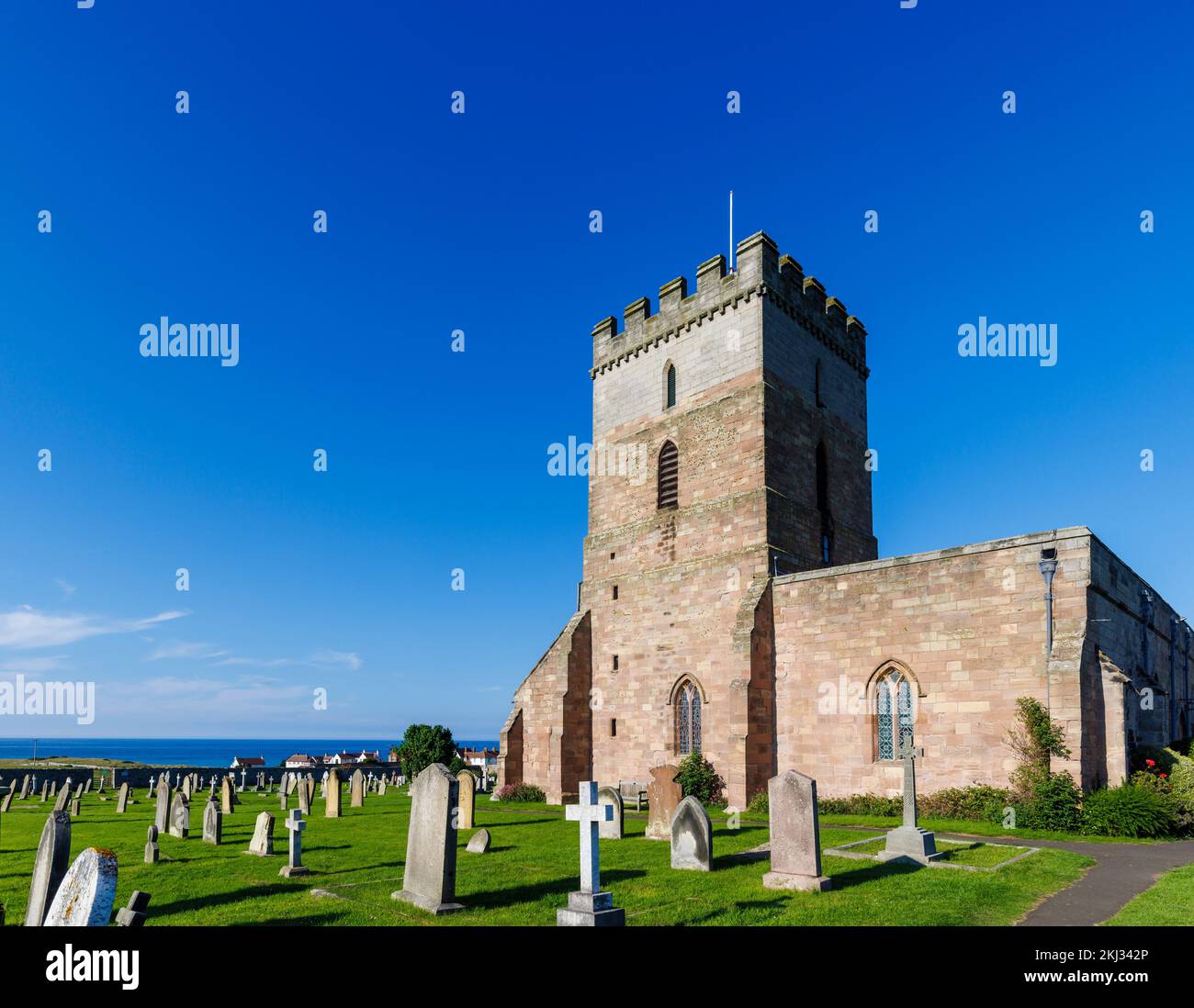St. Aidan's Church in Bamburgh, ein Dorf in Northumberland an der Nordostküste Englands, das das Denkmal für Grace Darling enthält Stockfoto