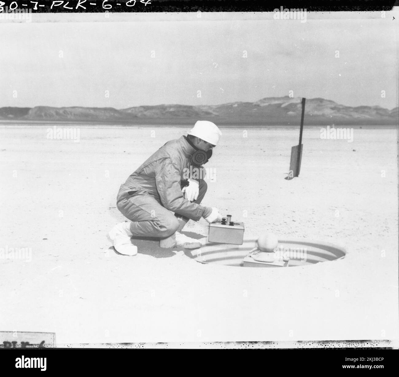 Projekt 30-7 – Testaktivitäten Für Operation Tumbler/Snapper (Testgelände Nevada). Radiometer auf Verschmutzung prüfen, Prog. 8,3. Fotografien von atmosphärischen Nuklearversuchen auf Pacific Island und Nevada Testgelände. Stockfoto